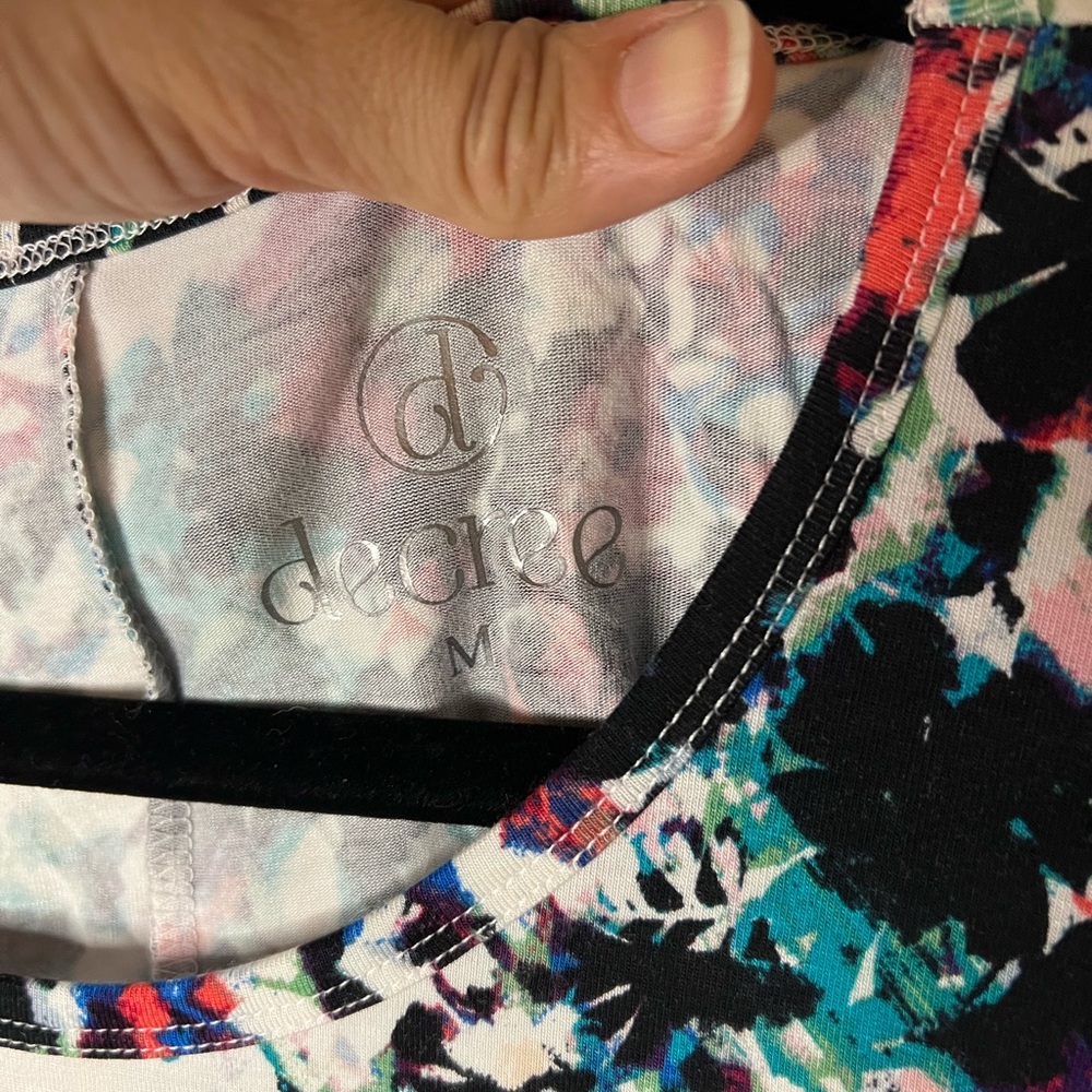 Decree Multicolor Abstract Tank Top - Picture 3 of 4